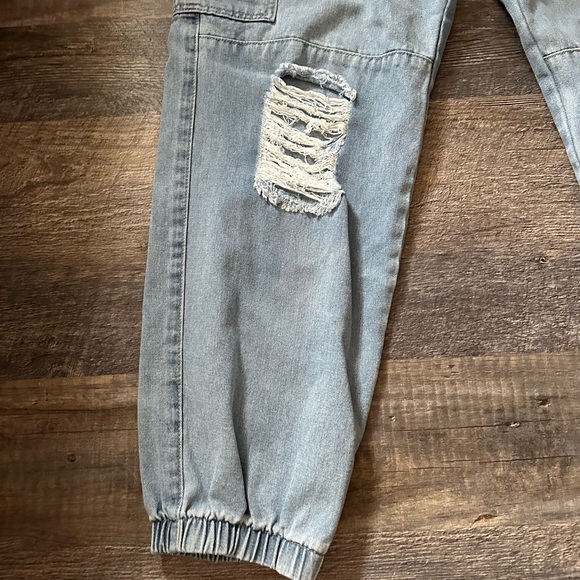 High Waisted Cargo Jeans - Picture 2 of 12